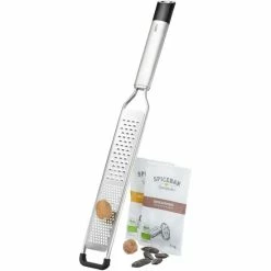 Rabatt 🤩 GEFU Set: Fein- Und Grobreibe PRIMELINE + SPICEBAR XS-Muskatnüsse,Inhalt 8g + SPICEBAR XS-Tonkabohnen,Inhalt 7g ❤️